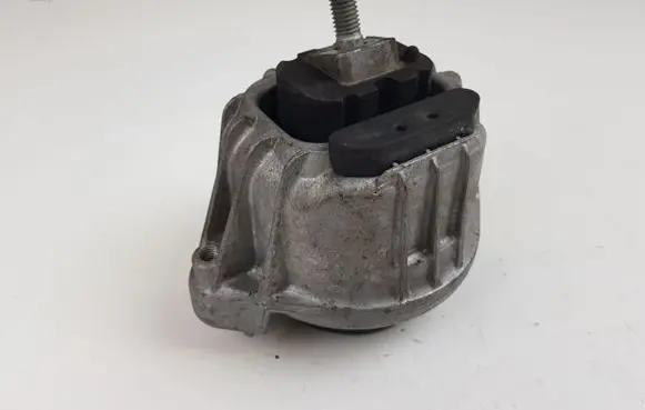 BMW Z4 E89 Engine mount bracket 6768853 676885303