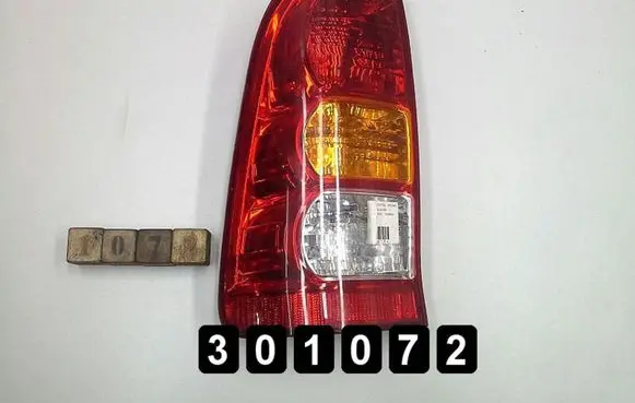 Toyota Hilux (AN10, AN20, AN30) Rear/tail lights