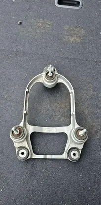 KIA EV6 A/C compressor mount bracket brak