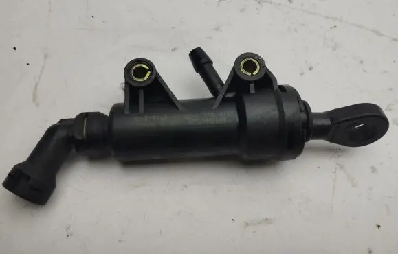BMW 5 E39 Clutch master cylinder 21521165010