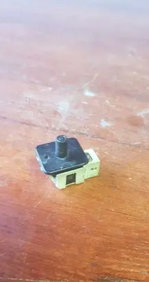Mercedes-Benz E W211 Front door sensor 2028209410