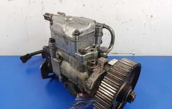 Audi A4 S4 B5 8D Fuel injection high pressure pump 028130115A