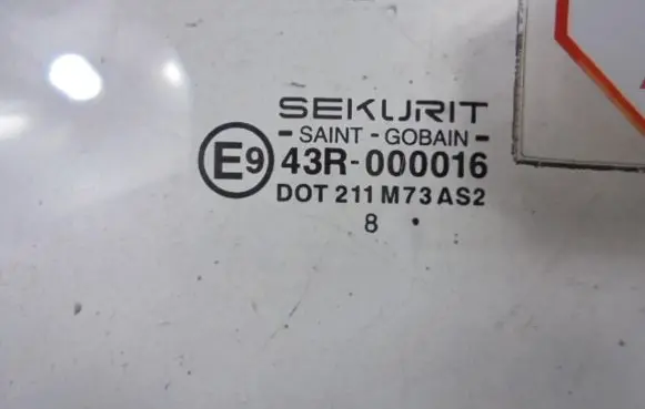 Volkswagen Caddy Front door window glass four-door 43R-000016