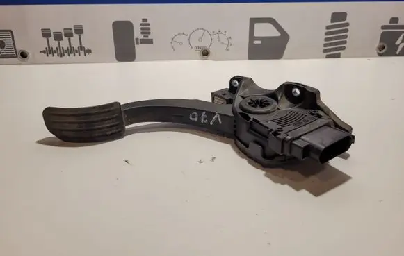 Volvo V70 Accelerator throttle pedal 6G929F836