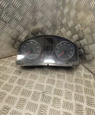 Volkswagen Golf V Speedometer (instrument cluster) 1K0920953C V0011000 VWZ7Z0F3579623