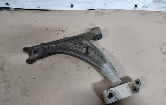 Volkswagen PASSAT B6 Front lower control arm/wishbone 3C0407153B