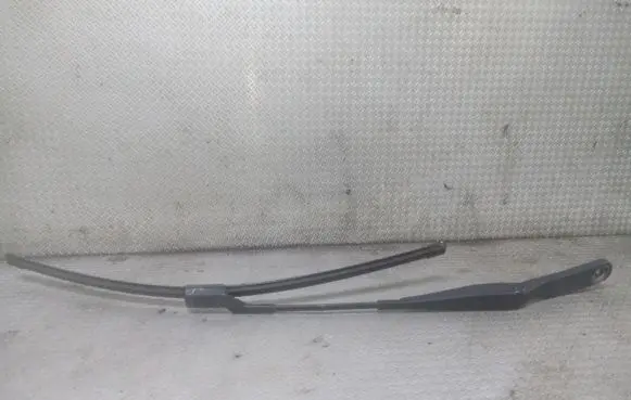 Volvo C30 Windshield/front glass wiper blade 8623159