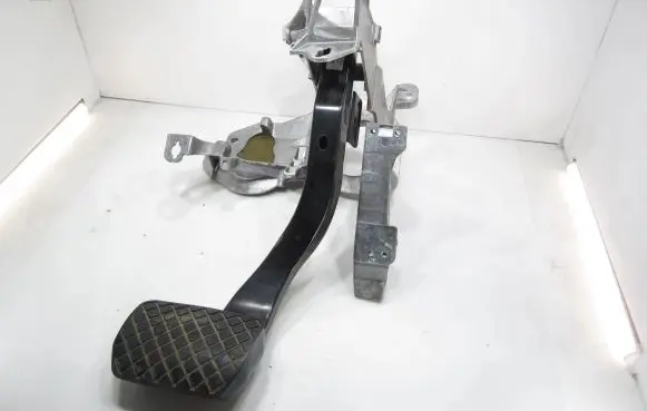 Audi A6 S6 C6 4F Brake pedal bracket assembly 4F172117A