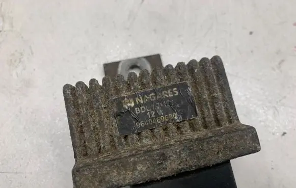 Renault Megane II Glow plug pre-heat relay 9640469680