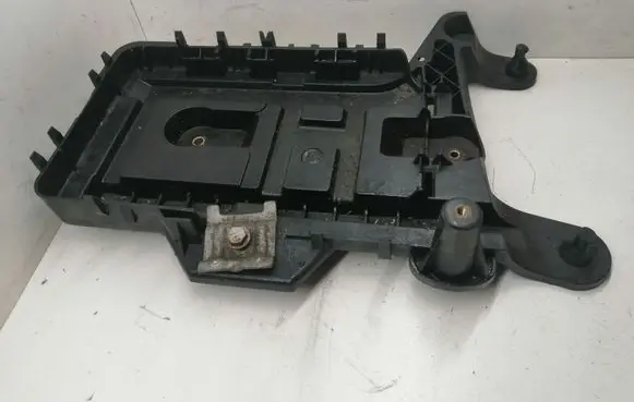 Volkswagen PASSAT B6 Battery tray 1K0915333 1K0915333H
