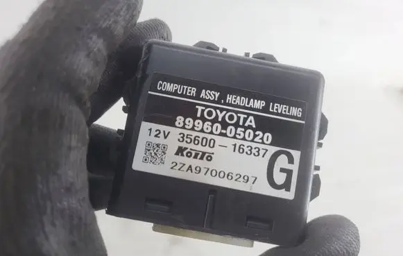 Toyota Avensis T250 Light module LCM 8996005020 2ZA97006297 3560016337