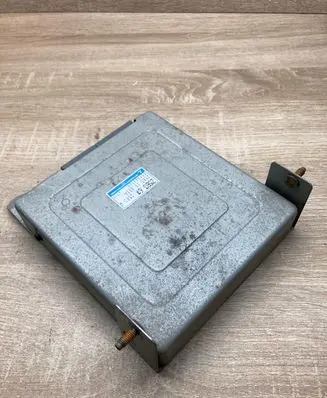 Mazda 323 F Engine control unit/module ECU Z5B318881A E2T86876M