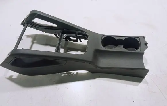 Volkswagen Golf V Center console 1K0863243A