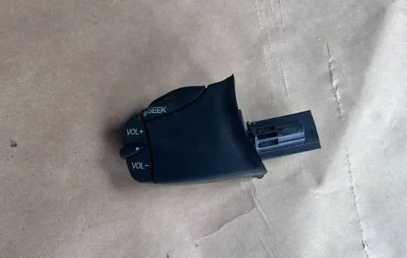 Ford Mondeo Mk III Steering wheel buttons/switches 