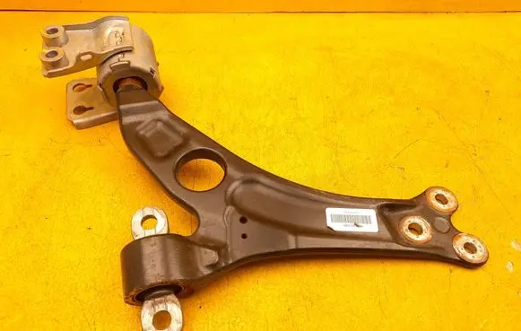Peugeot 5008 II Front lower control arm/wishbone 9861803980