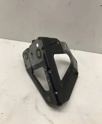 Audi A6 S6 C6 4F Fender mounting bracket 4F0821135 A08S19