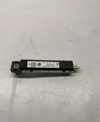 Volkswagen Jetta VII Aerial antenna amplifier 17A035577E 17A035577