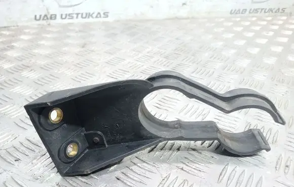 Volvo S40, V40 Intercooler pipe mounting bracket 30620509