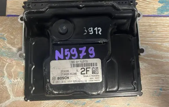 Dacia Logan I Engine control unit/module 0281036484
