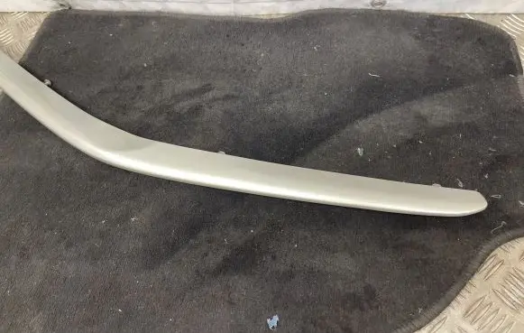 Toyota Prius (XW20) Front bumper upper radiator grill 5271147010