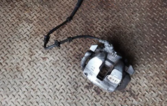 Peugeot 3008 II Front brake caliper