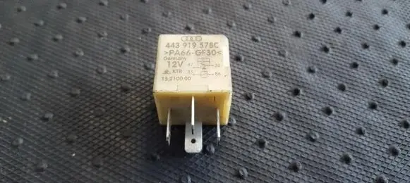 Volkswagen PASSAT B5.5 Other relay 443919578C 15.2100.00