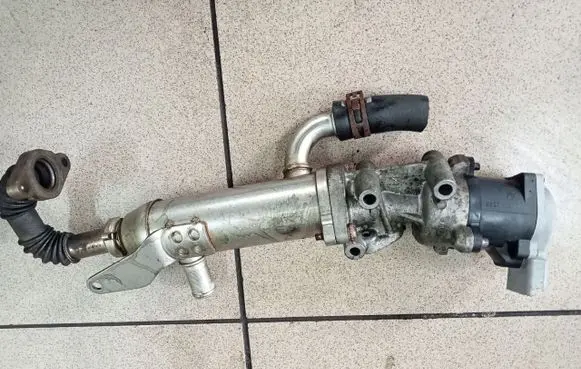 Land Rover Range Rover L322 EGR valve 9Y493