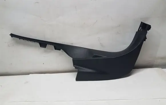 Foot area side trim