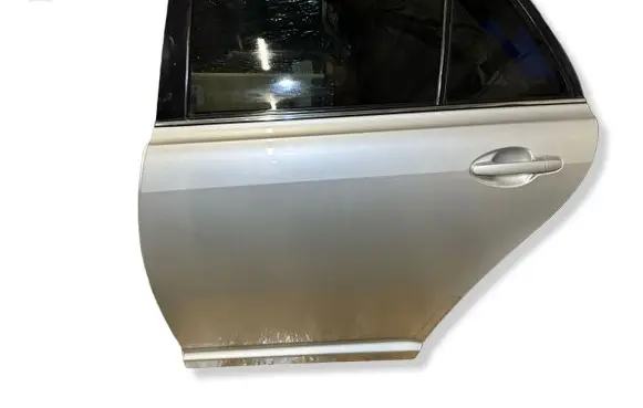 Toyota Avensis T250 Rear door 