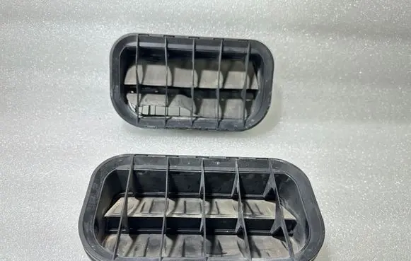 Volkswagen Touareg I Quarter panel pressure vent 4A0819181