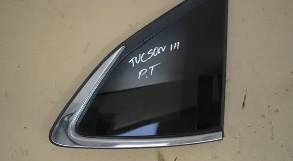 Hyundai Tucson TL Rear side window 43R000392 E001143P