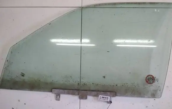 Volkswagen PASSAT B3 Front door window glass four-door AS2