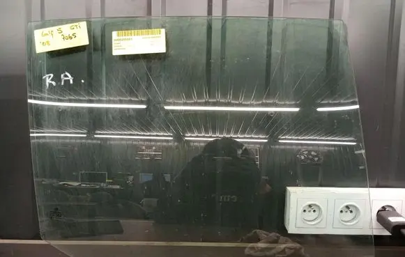 Volkswagen Golf V Rear side window