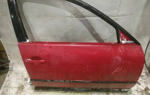 Volkswagen PASSAT B5 Front door RAUDONOS