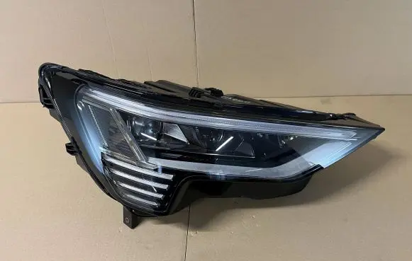 Audi e-tron Headlight/headlamp 4KE941036