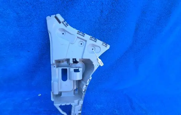 BMW X2 F39 Rear bumper mounting bracket 8069142