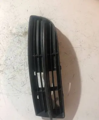 Volkswagen Touran I Front bumper lower grill 1T0853665