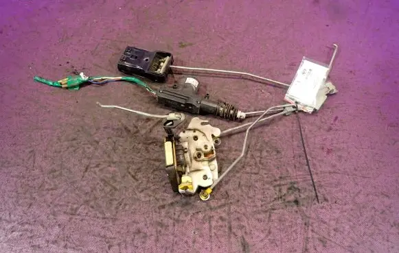 Nissan Micra Front door lock