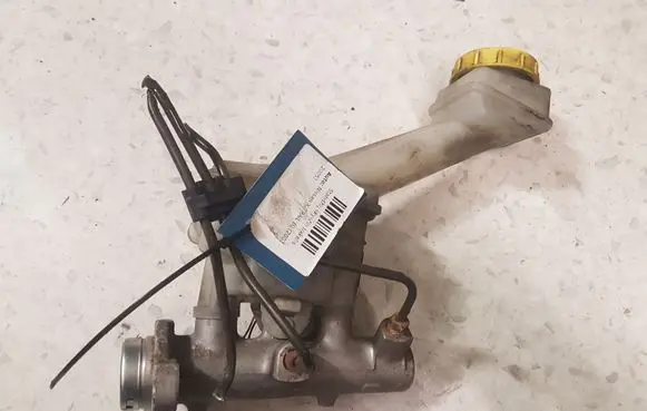 Nissan X-Trail T30 Master brake cylinder