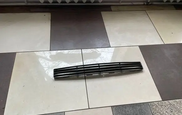 Ford Focus Front bumper lower grill A0180A58