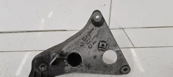 BMW 5 E60 E61 Engine mounting bracket 13807410