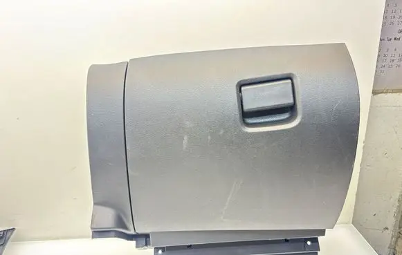 Nissan Juke II F16 Glove box set 68520HS10A