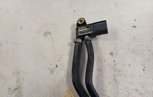 Mercedes-Benz C AMG W204 Exhaust gas pressure sensor 0281006279