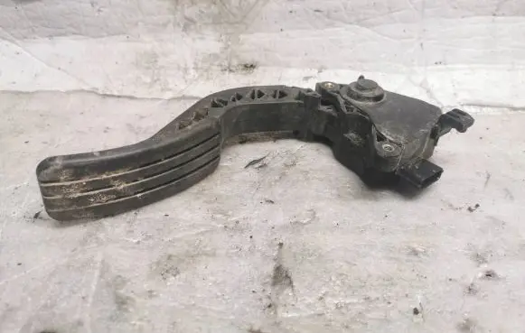 Renault Trafic III (X82) Accelerator throttle pedal 180027179R