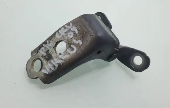 Honda CR-V Front door upper hinge