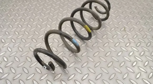 Toyota Prius (XW50) Rear coil spring