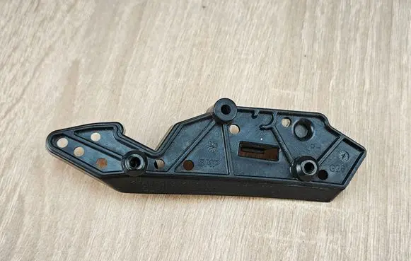 BMW 4 G22 G23 G24 G26 Front bumper mounting bracket 8738614