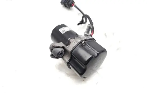 Mercedes-Benz EQB Vacuum pump 20449604