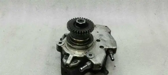 Mercedes-Benz CLK A209 C209 Fuel injection high pressure pump A6420700501