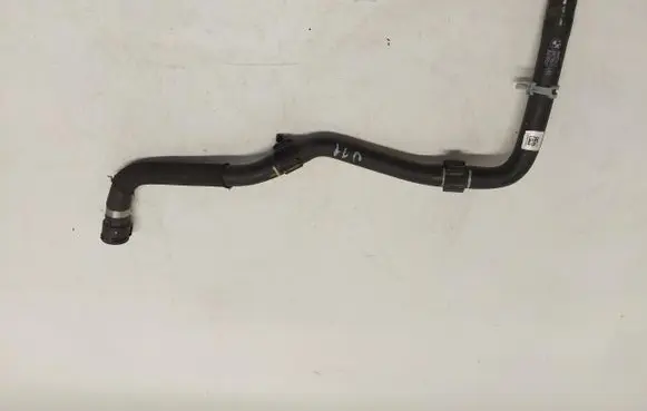 Engine coolant pipe/hose